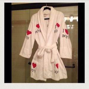 New without tags "I love boys" bath robe Size M