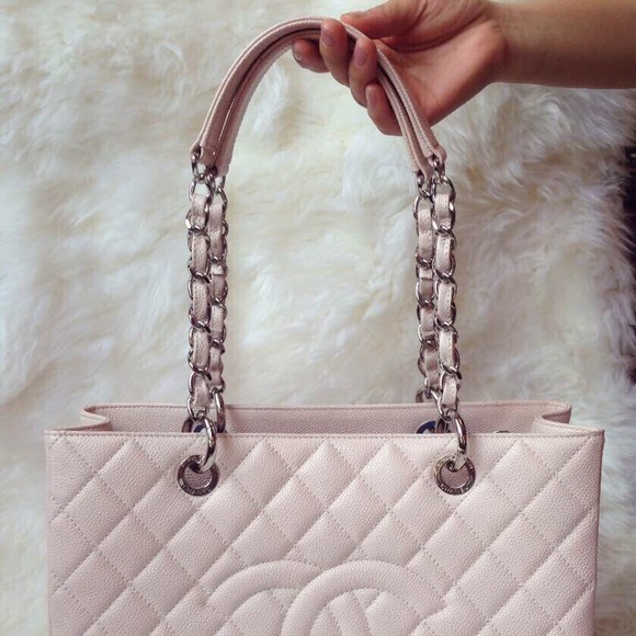 Chanel GST Caviar Leather 100% Authentic - Picture 2 of 4