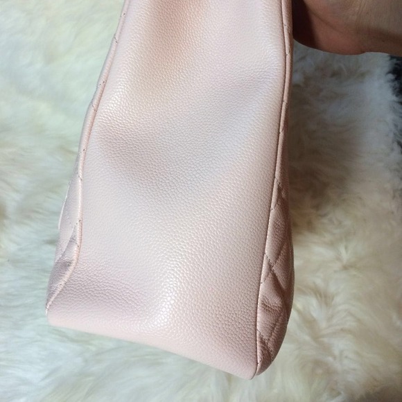 Chanel GST Caviar Leather 100% Authentic - Picture 3 of 4