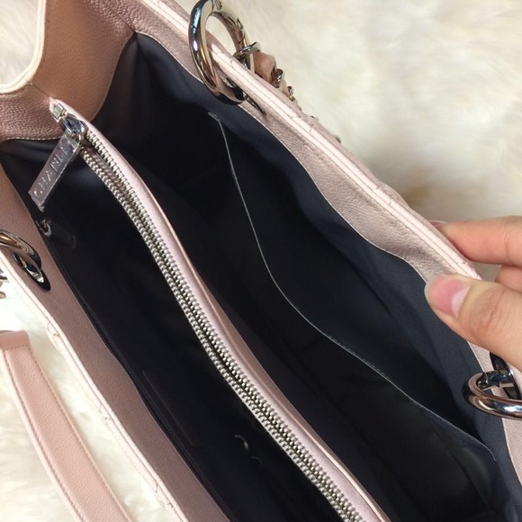 Chanel GST Caviar Leather 100% Authentic - Picture 4 of 4