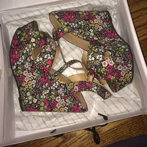 Floral wedges