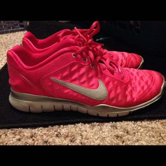 Barely used Hot pink nike tennis shoes