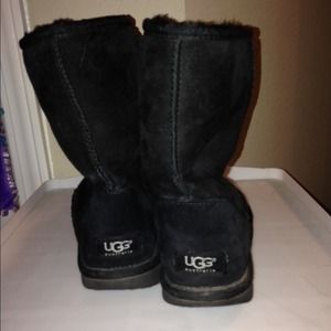 Black short Uggs