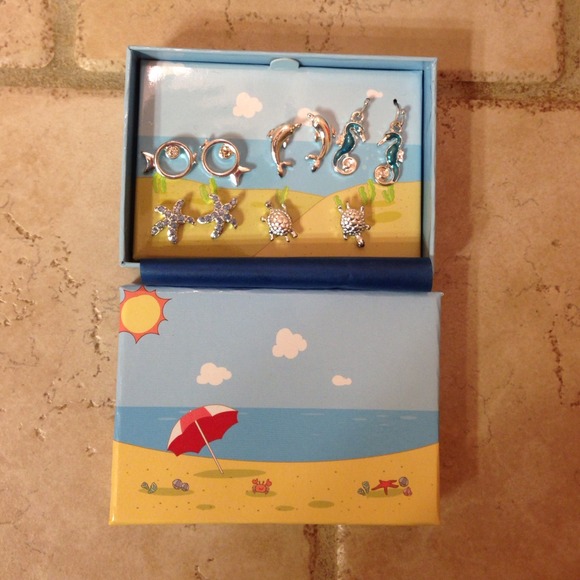 Set of beach themed earrings.