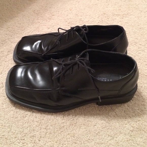 Classic men's Kenneth Cole lace ups 🎀