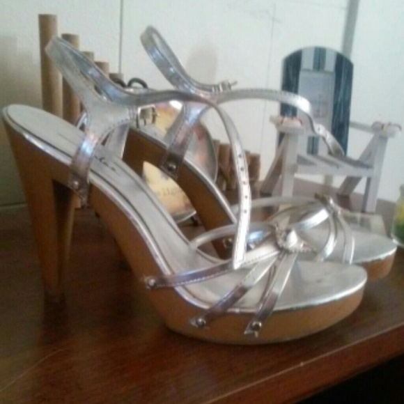 Pulse Heels - Picture 2 of 3