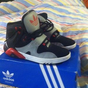 Boys Adidas....sz 5.5