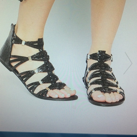 Spring is almost here! black steve madden shoes