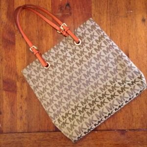 ❤️SOLD❤️ Michael Kors Large Signature Tote