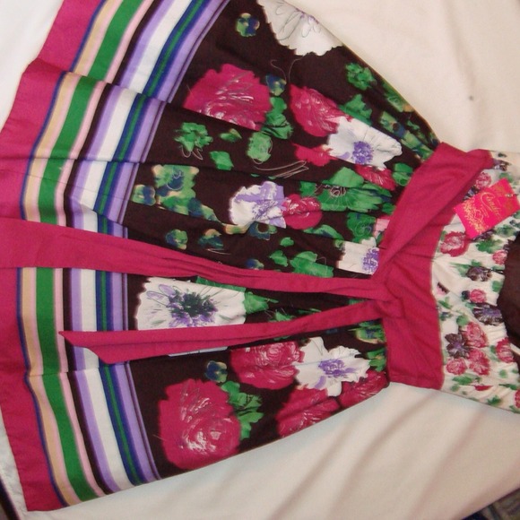 Nwt: Floral multicolored sweetheart dress - Picture 2 of 4