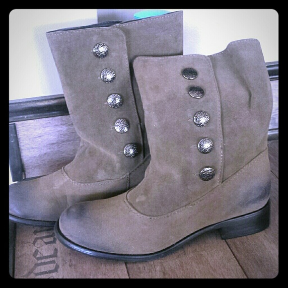 BNWT BUCCO Italian leather boots
