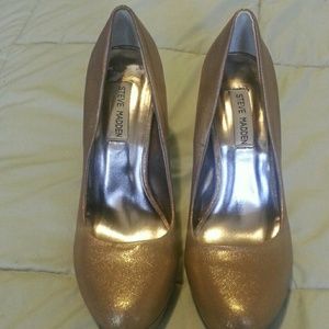 Glitter gold pump