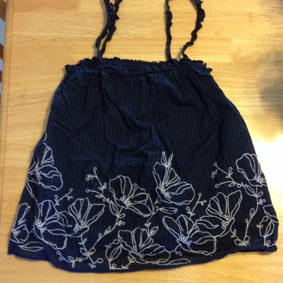 Pretty Navy Floral Embroided Top!