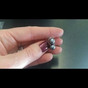 Dark grey faux pearl stud, medium size