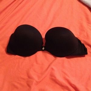 Black strapless bra