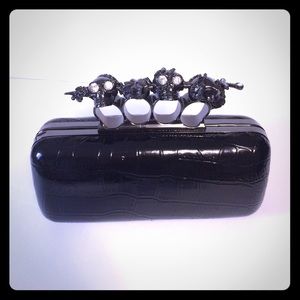 Skull Knuckle Clutch