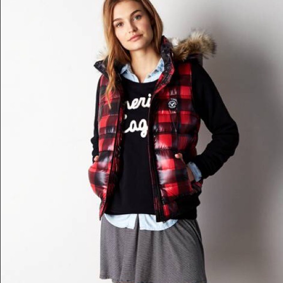 Sold 🙅🙅AEO Get Down Buffalo Check Puffer Vest