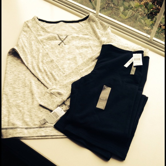 Ladies sweat suit, size small.  NWT