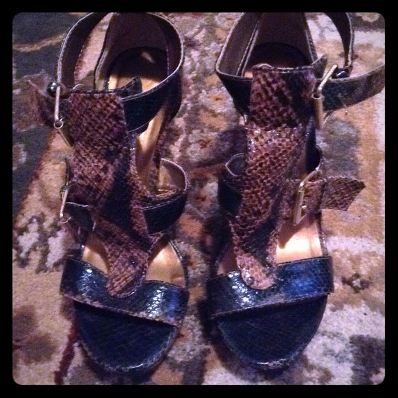 Emerald green & tan snake skin heels