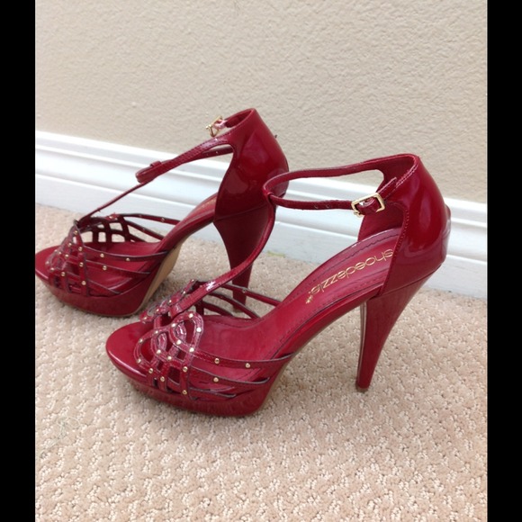 shoedazzle red heels