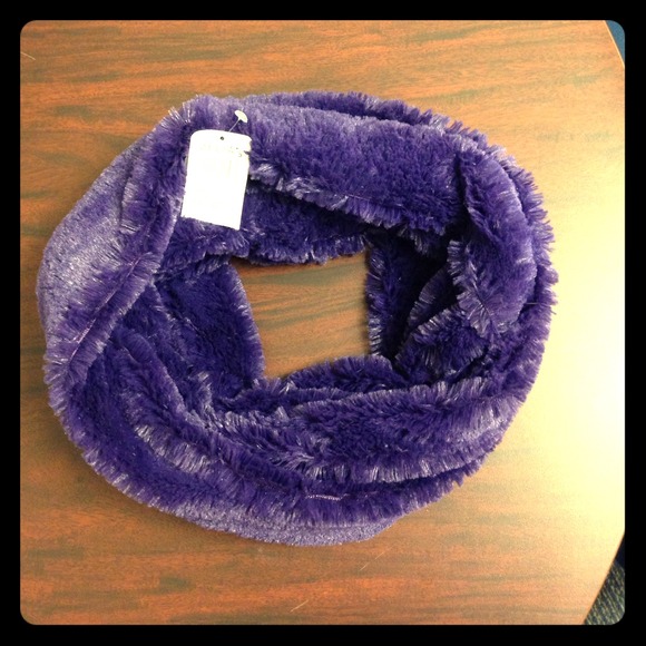 Delia*s Faux Fur Snood in Grape