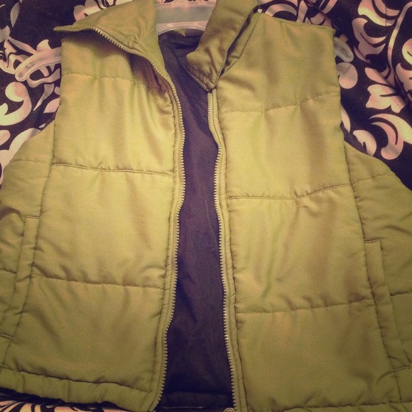 Olive green Vest! - Picture 1 of 3