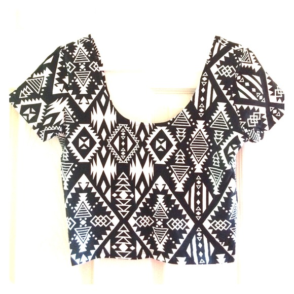 Victoria's Secret black & white crop top NWT