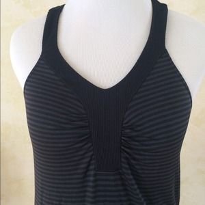 Worn 1 time! Med Under Armour workout shirt