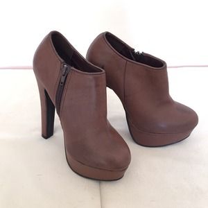 Seriously cute ankle boots!🔥