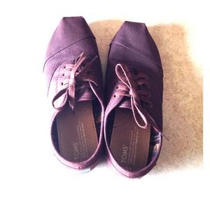 Maroon Laced TOMS
