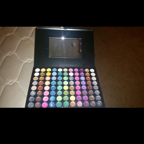 88 color makeup pallet from Love and beauty