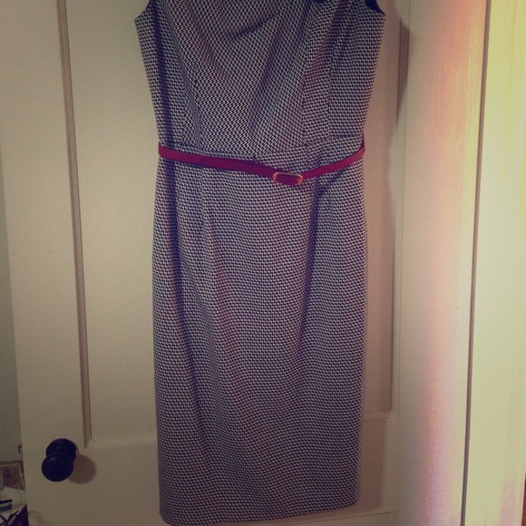 Belted dress. Size 8. Black and white