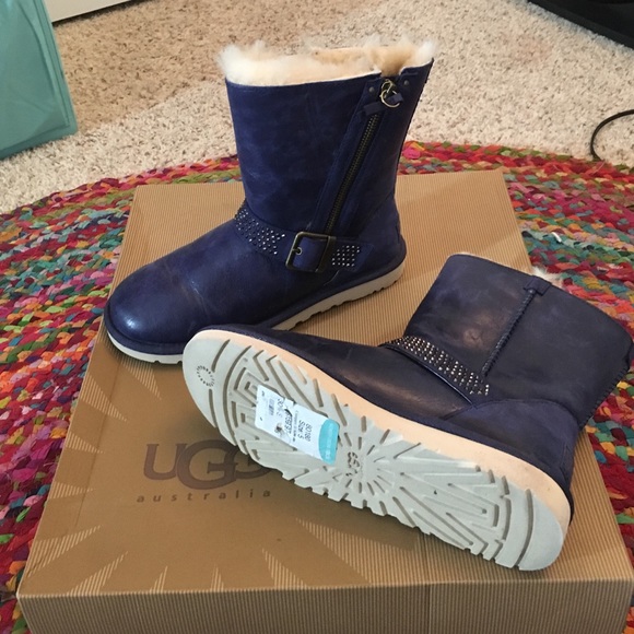 ⛔️SOLD⛔️💙NIB UGGs Limited Edition💙 - Picture 3 of 4