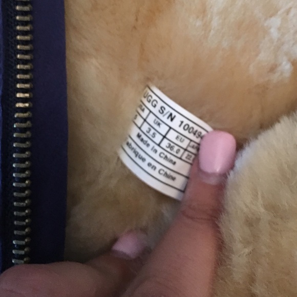 ⛔️SOLD⛔️💙NIB UGGs Limited Edition💙 - Picture 4 of 4