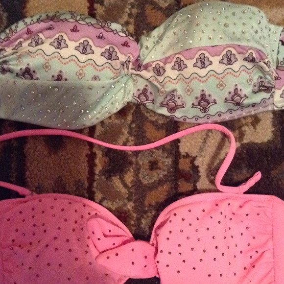 VS adorable bathing suit tops👙 - Picture 2 of 4
