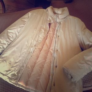 Cream/white puffer coat