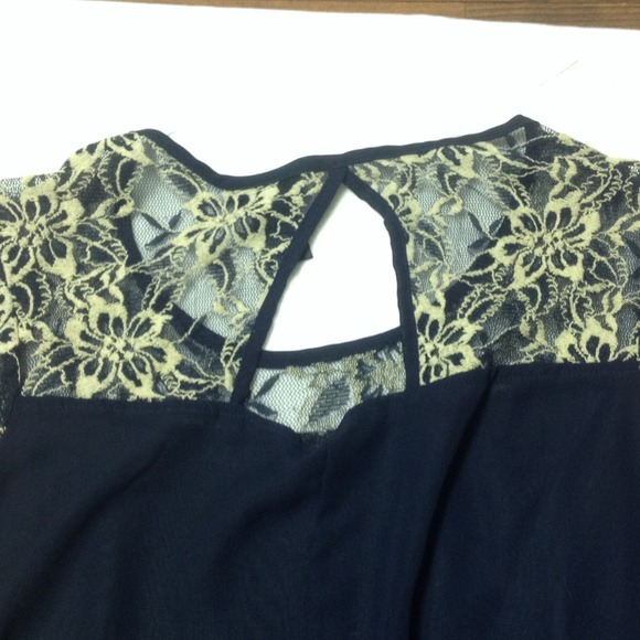 Navy blue and off white Sheer mid sleeve shirt! - Picture 2 of 2