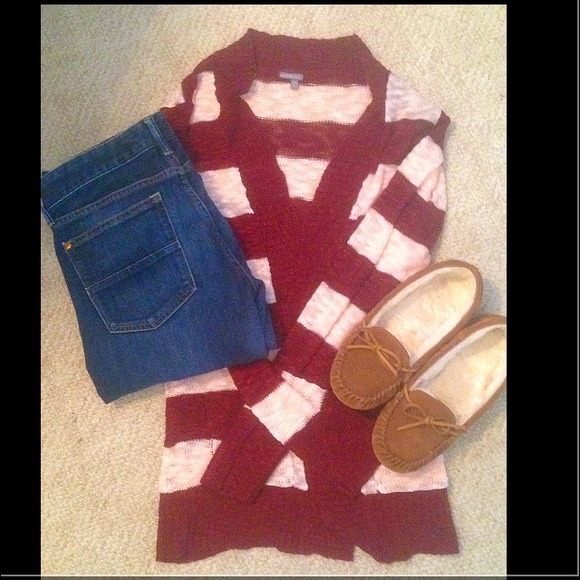 SALE !! 🎀Maroon and White Cardigan