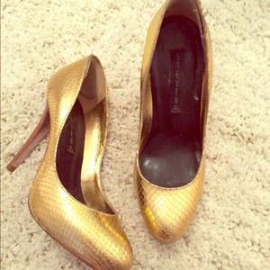 Steven Gold pumps