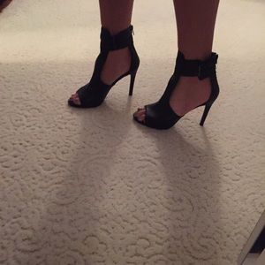 XOXO Shoes - Black size 10 heels only worn once XOXO Shoes - Black size 10 heels only worn once