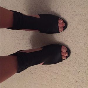 XOXO Shoes - Black size 10 heels only worn once XOXO Shoes - Black size 10 heels only worn once
