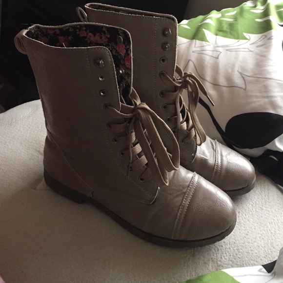 Combat boots