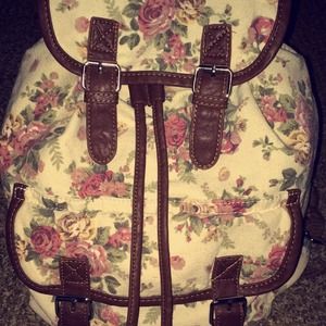 Medium size floral backpack. No rips
