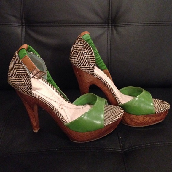 Green Tribal wood sandals
