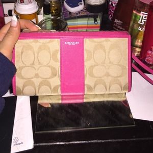 AUTHENTIC COACH WALLET HOT PINK