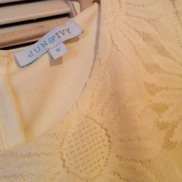 Jun and Ivy Off White Lace Dreas - Picture 3 of 4