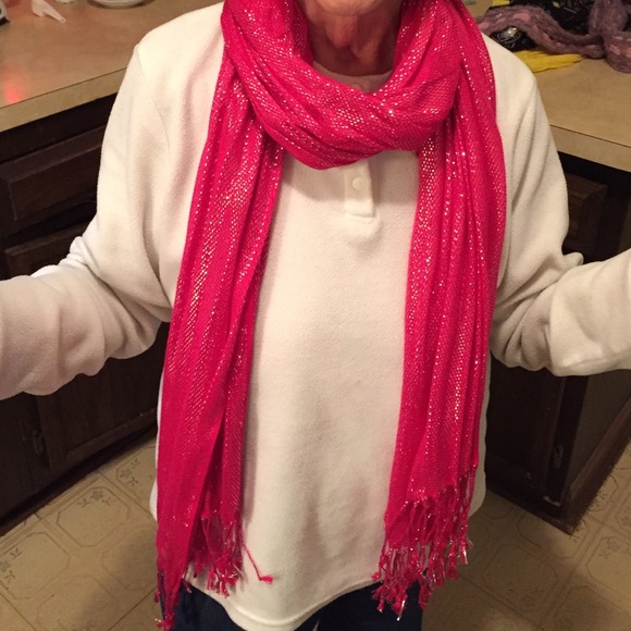 SOLD Red scarf - Picture 1 of 1