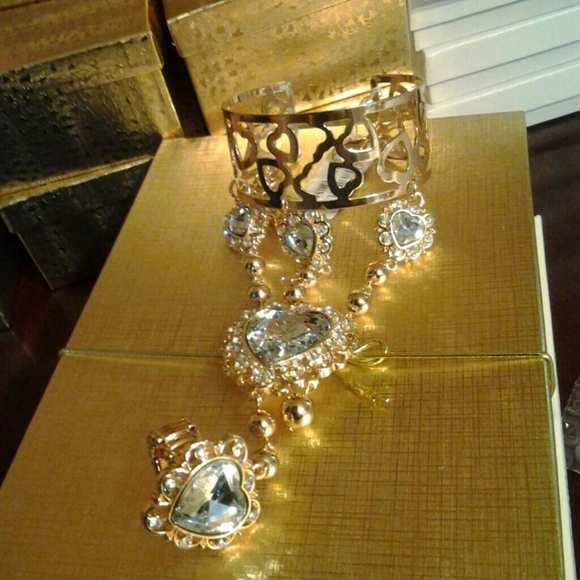 Crystal heart cuff with attached ring - Picture 2 of 3