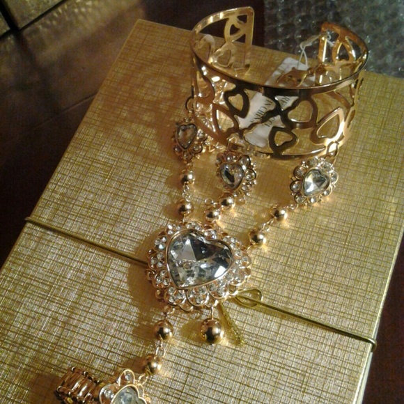 Crystal heart cuff with attached ring - Picture 3 of 3