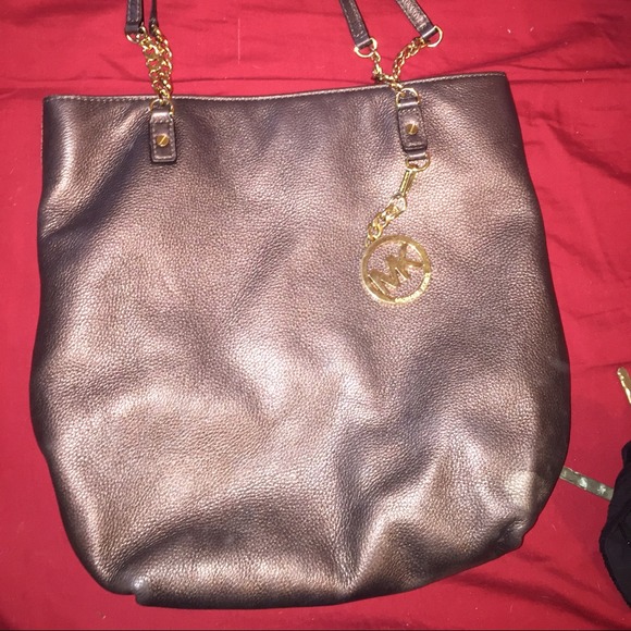 Michael Kors leather jet set AUTHENTIC.